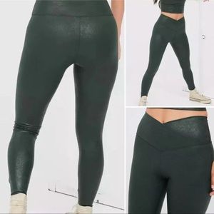 Aerie Offline Crossover Crackle Leggings.XL Long Green Faux Leather‎ look